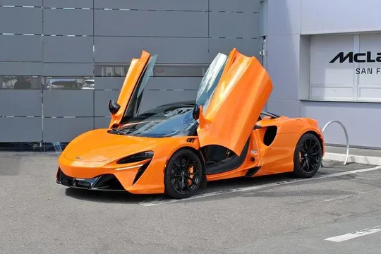 2024 McLaren Artura