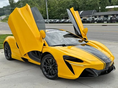 2024 McLaren Artura Performance