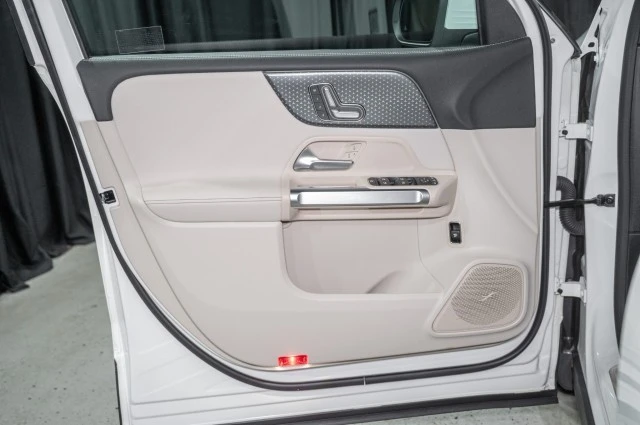 2024 Mercedes-Benz EQB - Image 10 of 12