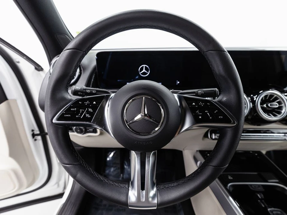 2024 Mercedes-Benz EQB - Image 11 of 21