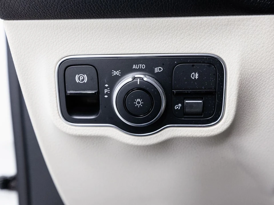 2024 Mercedes-Benz EQB - Image 9 of 21
