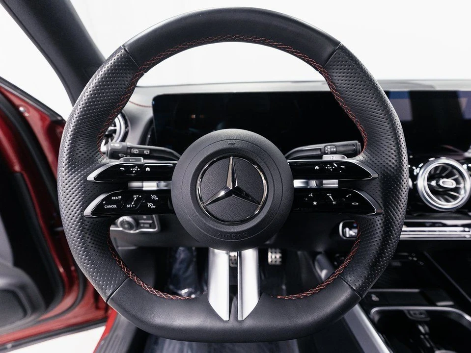 2024 Mercedes-Benz EQB - Image 11 of 21