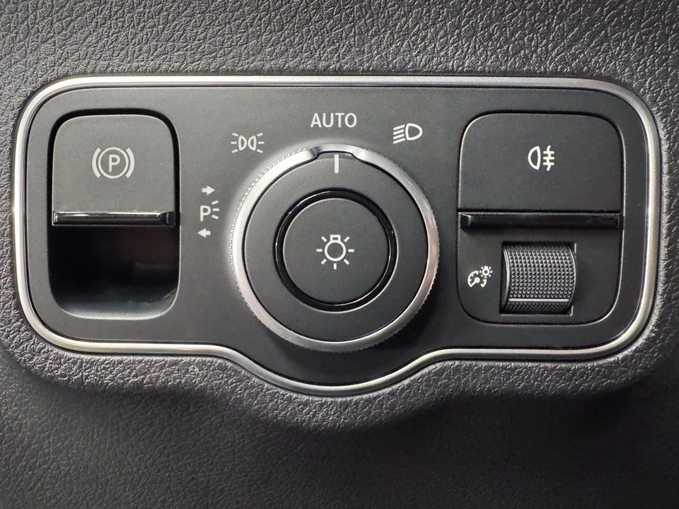 2024 Mercedes-Benz EQB - Image 10 of 12