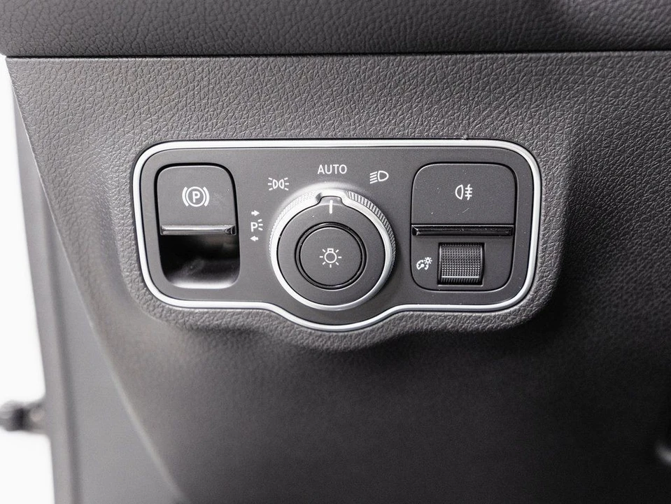 2024 Mercedes-Benz EQB - Image 9 of 21