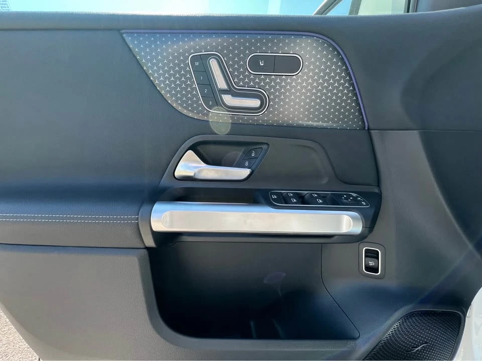 2024 Mercedes-Benz EQB - Image 8 of 17