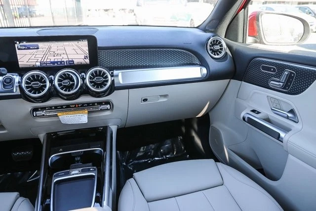 2024 Mercedes-Benz EQB - Image 17 of 21