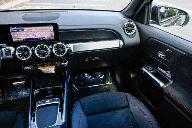 2024 Mercedes-Benz EQB - Image 15 of 21