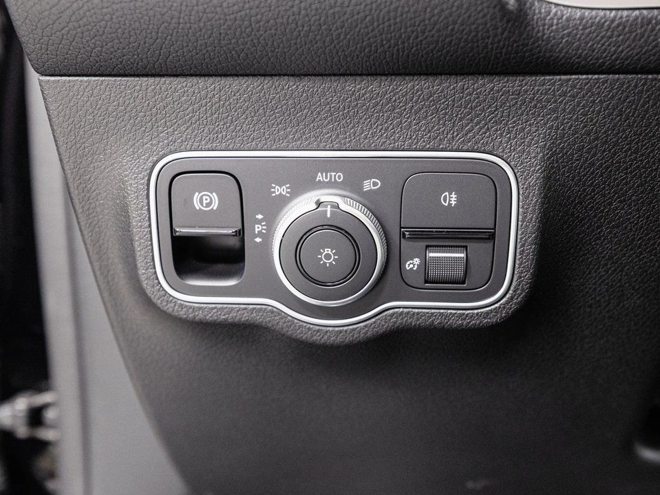 2024 Mercedes-Benz EQB - Image 9 of 12