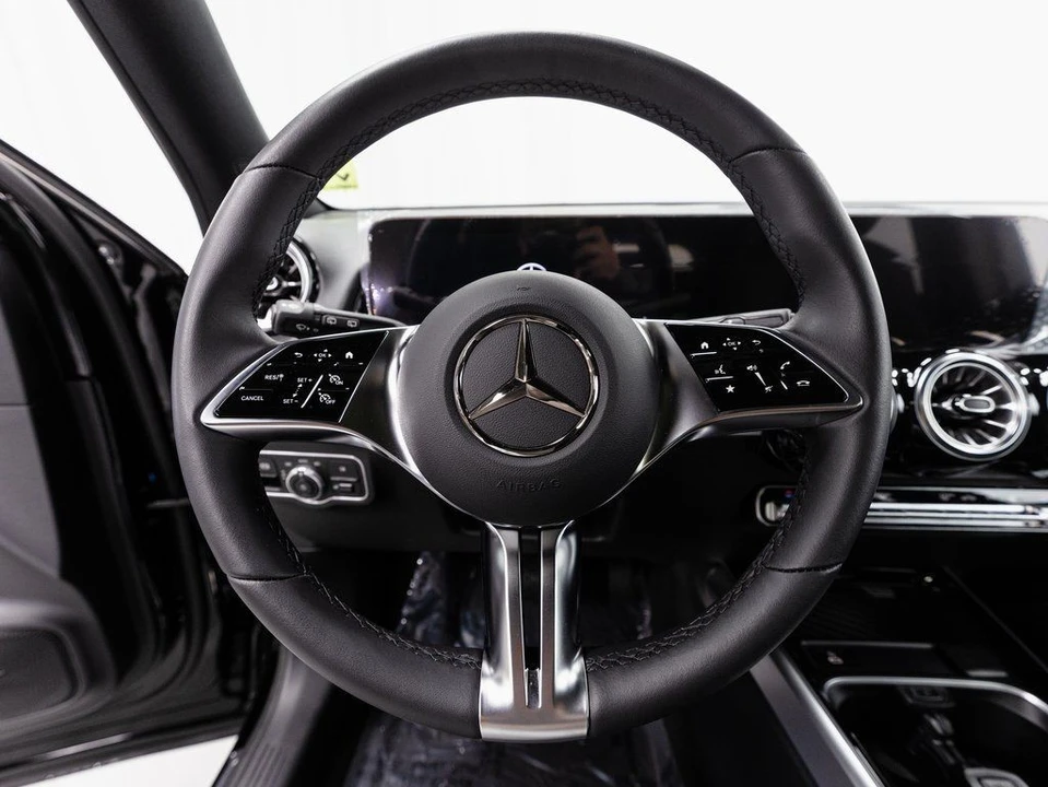2024 Mercedes-Benz EQB - Image 11 of 21