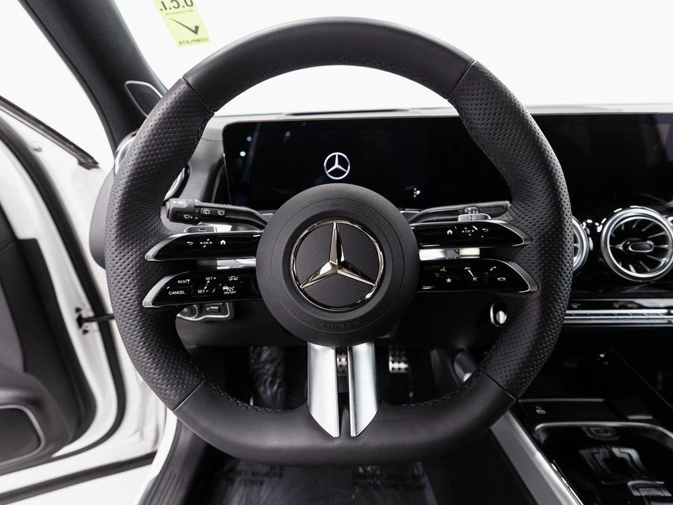 2024 Mercedes-Benz EQB - Image 11 of 21