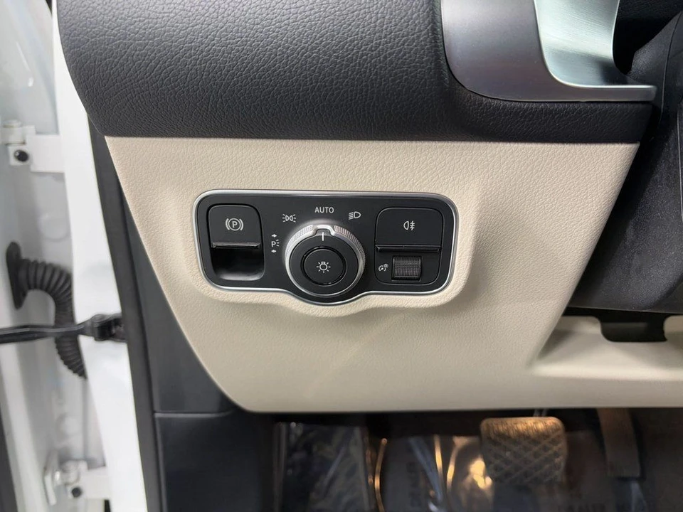 2024 Mercedes-Benz EQB - Image 9 of 21