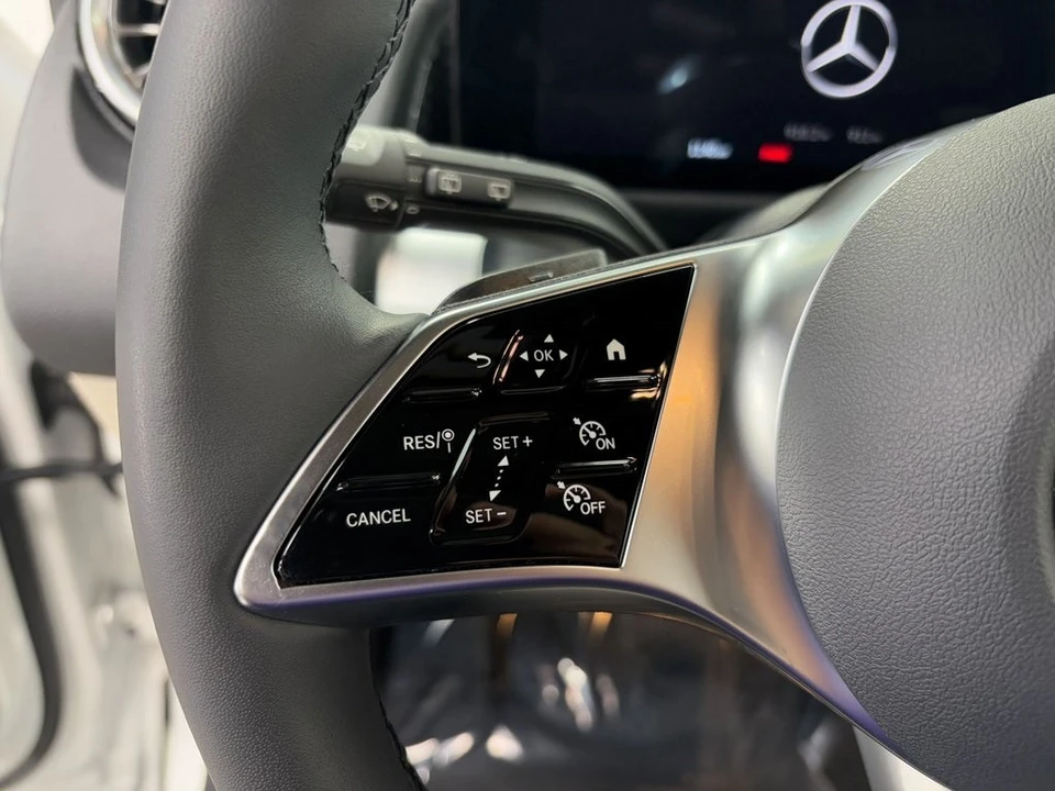 2024 Mercedes-Benz EQB - Image 10 of 12