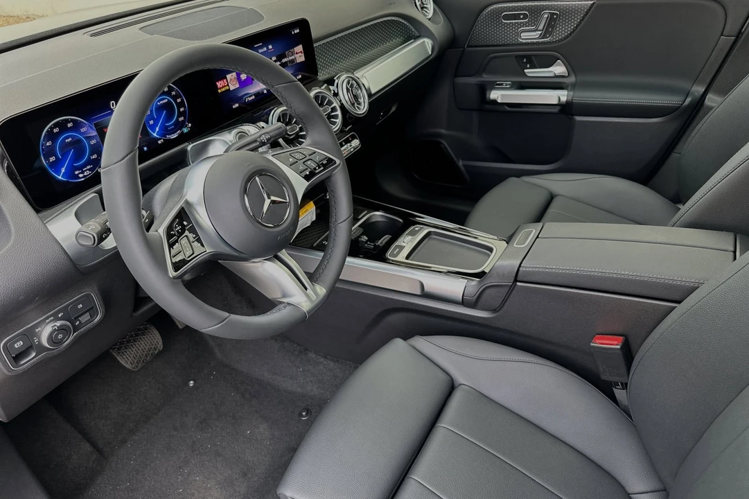 2024 Mercedes-Benz EQB - Image 10 of 12