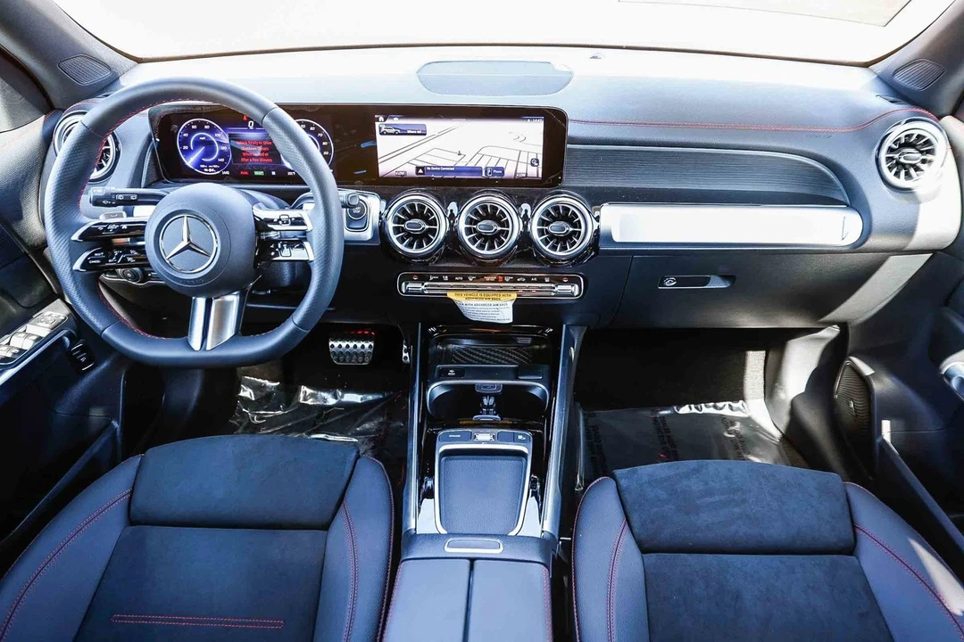 2024 Mercedes-Benz EQB - Image 10 of 12
