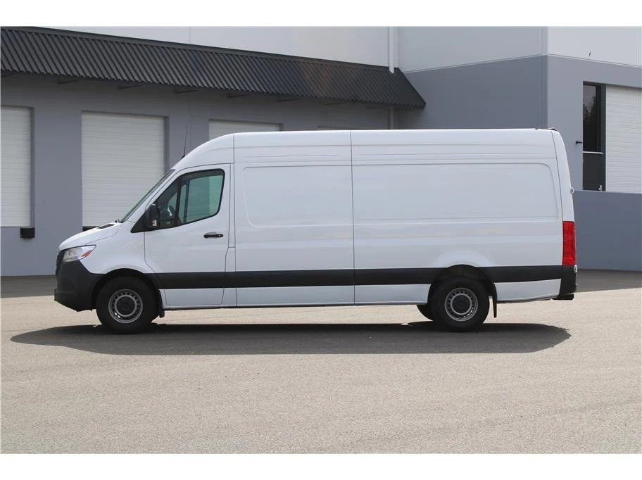 2024 Mercedes-Benz VS30 Sprinter - Image 2 of 10