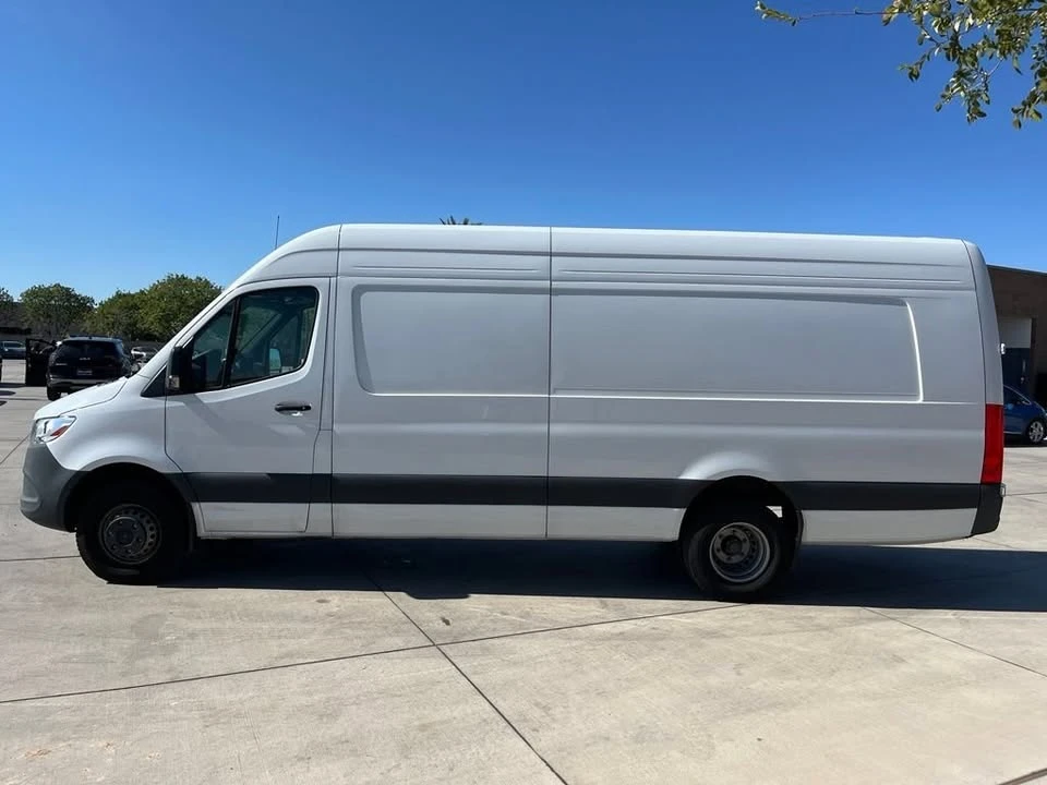 2024 Mercedes-Benz VS30 Sprinter - Image 2 of 8