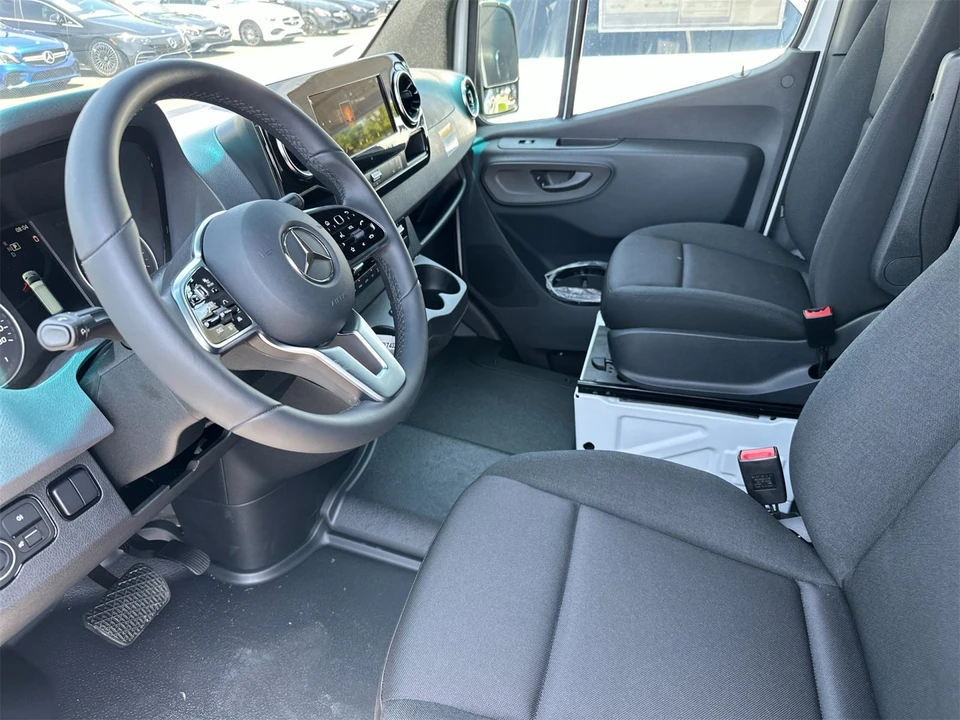 2024 Mercedes-Benz VS30 Sprinter - Image 10 of 12