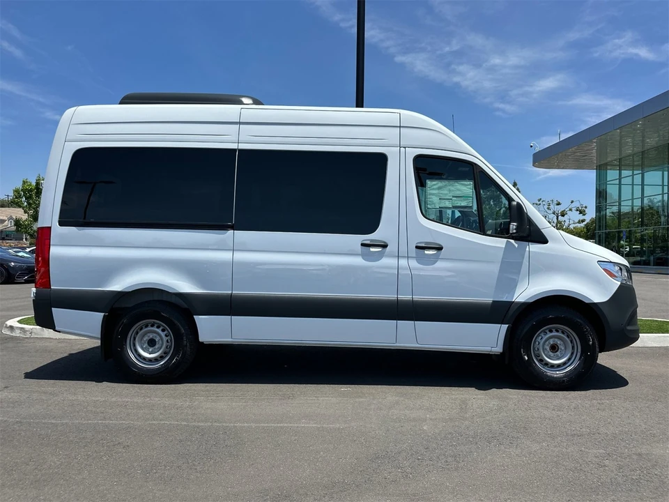 2024 Mercedes-Benz VS30 Sprinter - Image 2 of 12