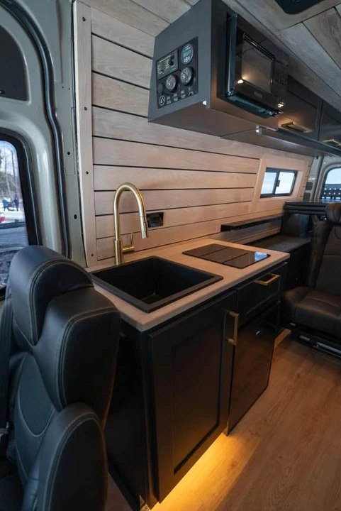 2024 Mercedes-Benz VS30 Sprinter - Image 5 of 9