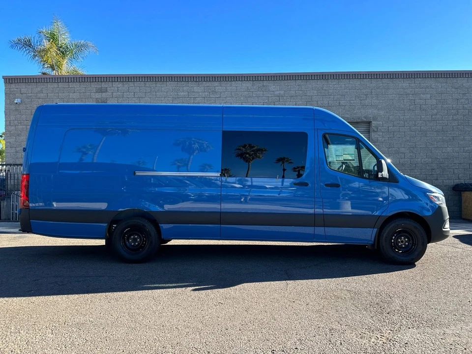 2024 Mercedes-Benz VS30 Sprinter - Image 2 of 12
