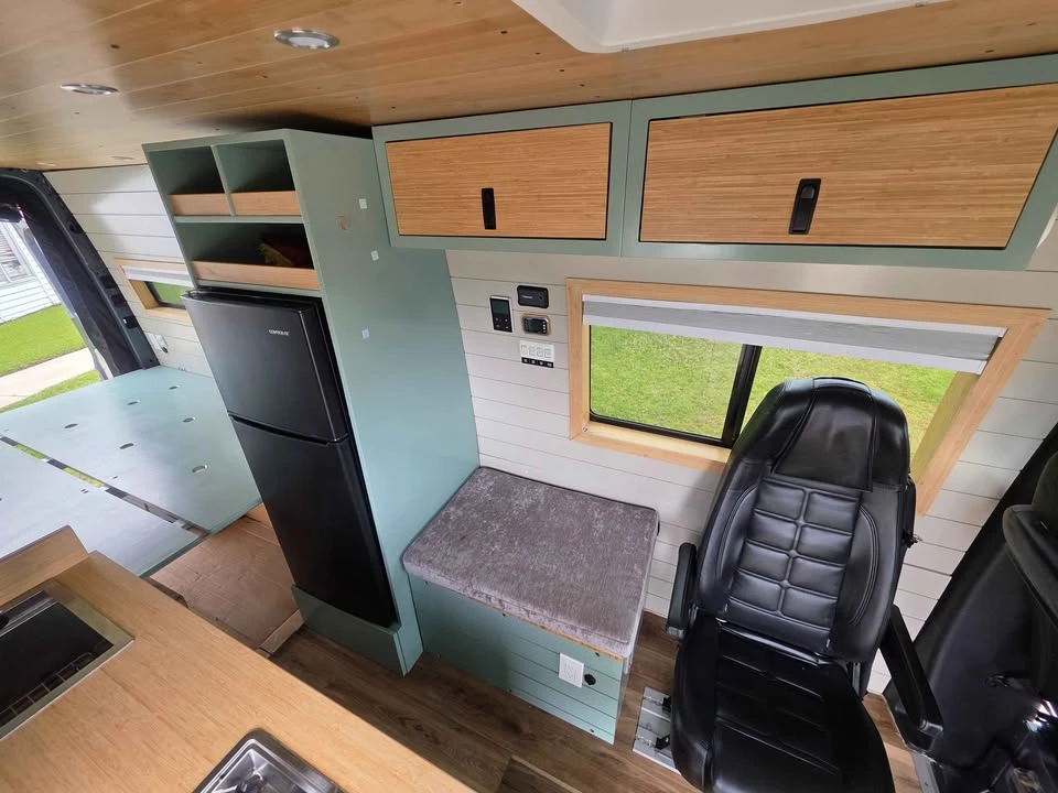 2024 Mercedes-Benz VS30 Sprinter - Image 2 of 19