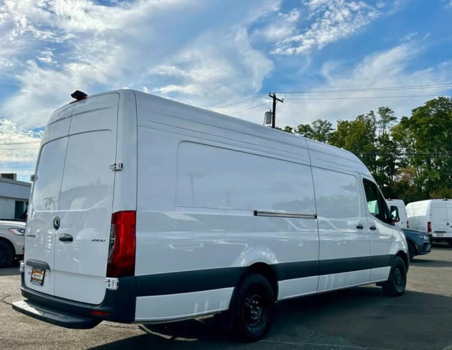 2024 Mercedes-Benz VS30 Sprinter - Image 2 of 8
