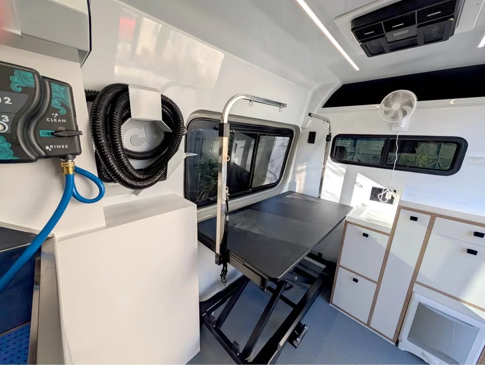 2024 Mercedes-Benz VS30 Sprinter - Image 2 of 8