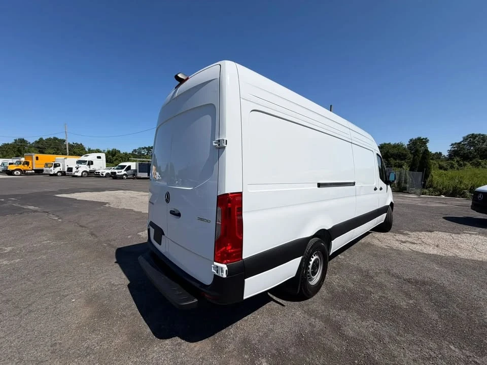 2024 Mercedes-Benz VS30 Sprinter - Image 9 of 17