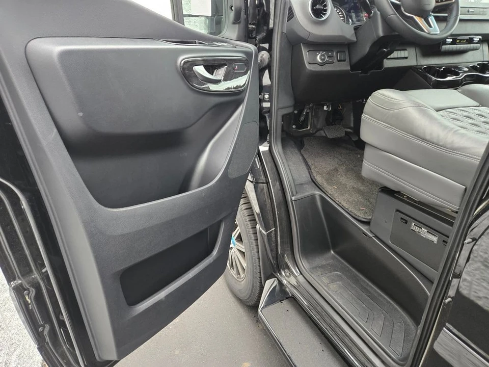 2024 Mercedes-Benz VS30 Sprinter - Image 11 of 21