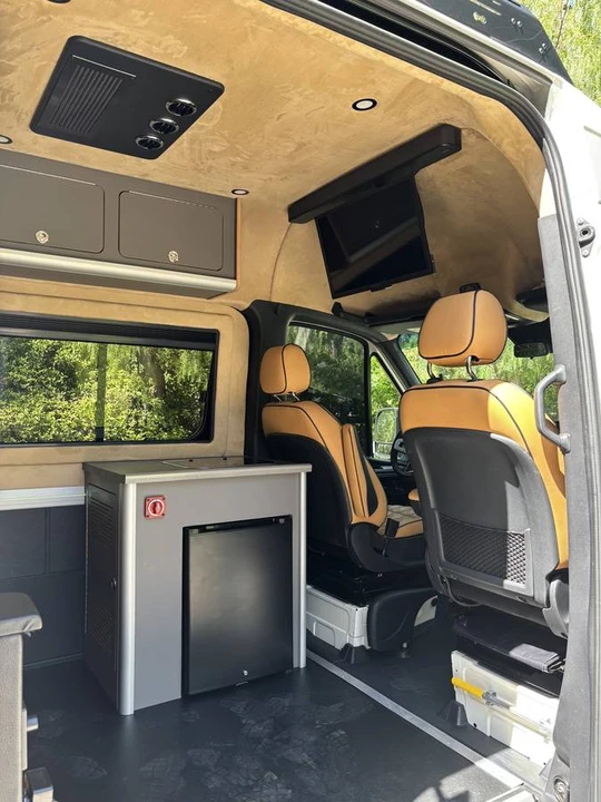 2024 Mercedes-Benz VS30 Sprinter - Image 3 of 9