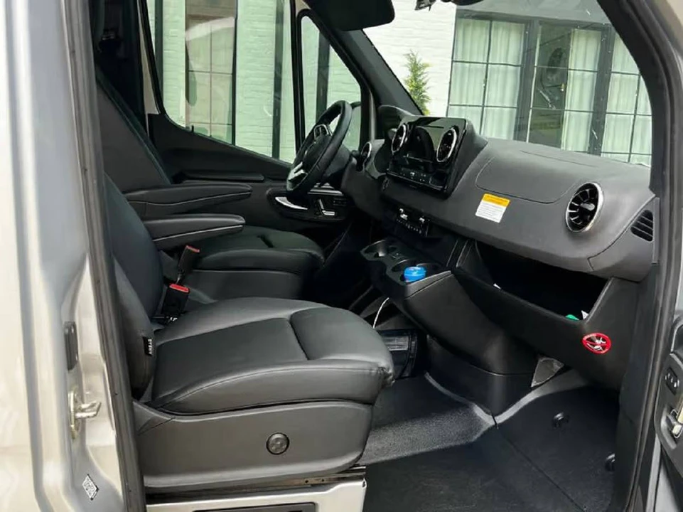 2024 Mercedes-Benz VS30 Sprinter - Image 2 of 4