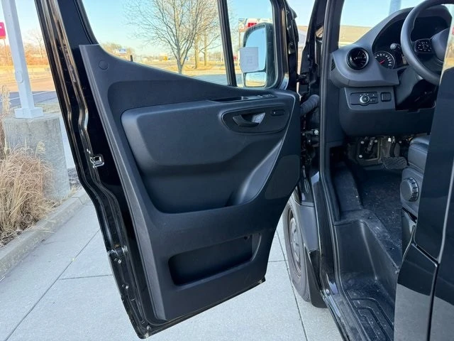 2024 Mercedes-Benz VS30 Sprinter - Image 9 of 12