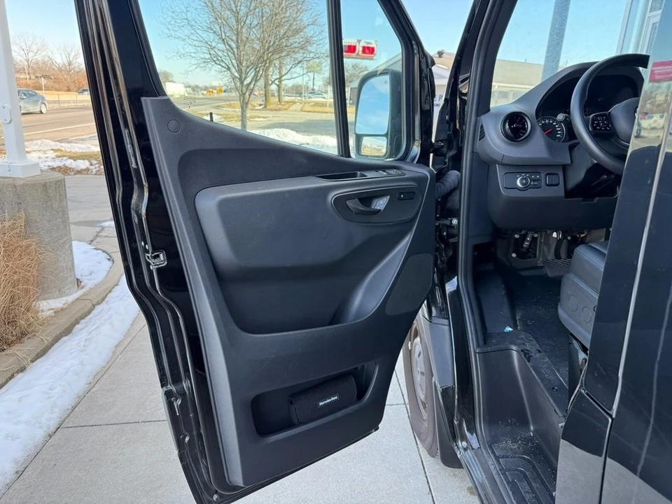 2024 Mercedes-Benz VS30 Sprinter - Image 9 of 12
