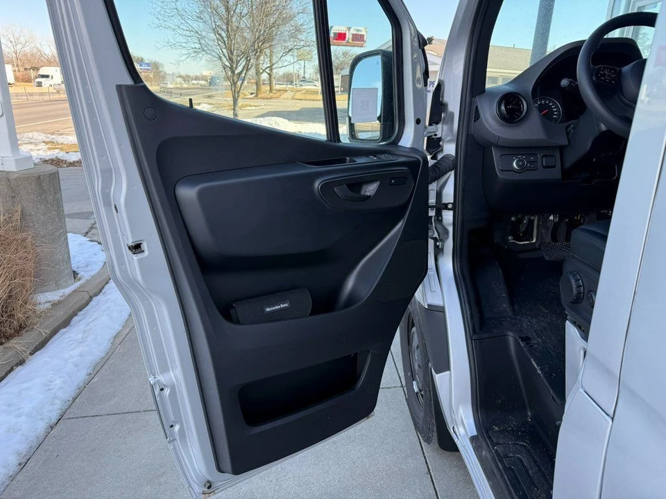 2024 Mercedes-Benz VS30 Sprinter - Image 9 of 21