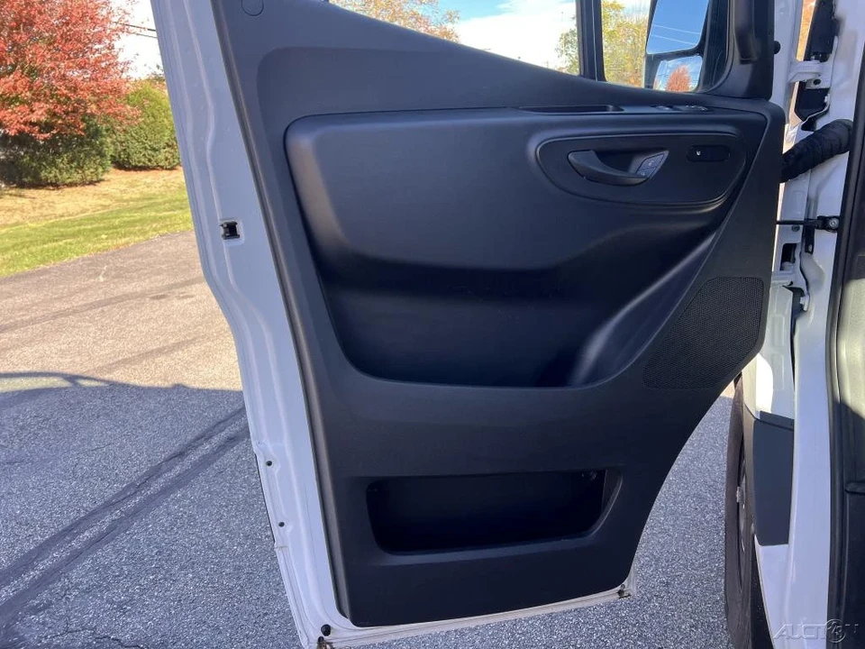 2024 Mercedes-Benz VS30 Sprinter - Image 11 of 12