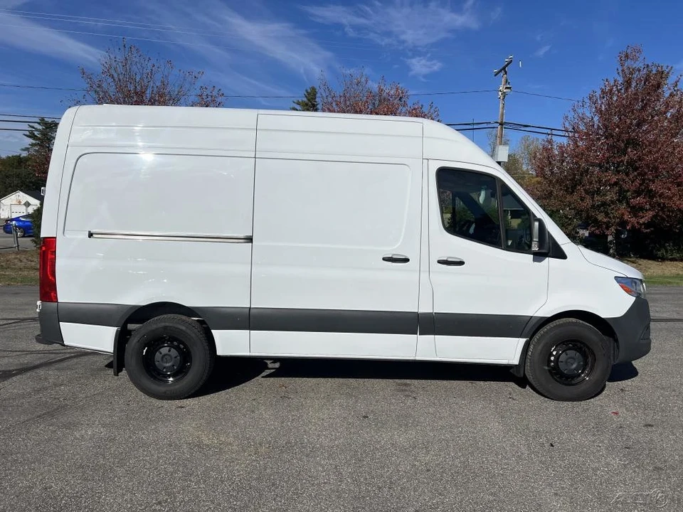 2024 Mercedes-Benz VS30 Sprinter - Image 2 of 12