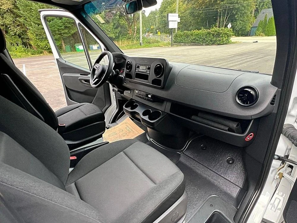 2024 Mercedes-Benz VS30 Sprinter - Image 3 of 15
