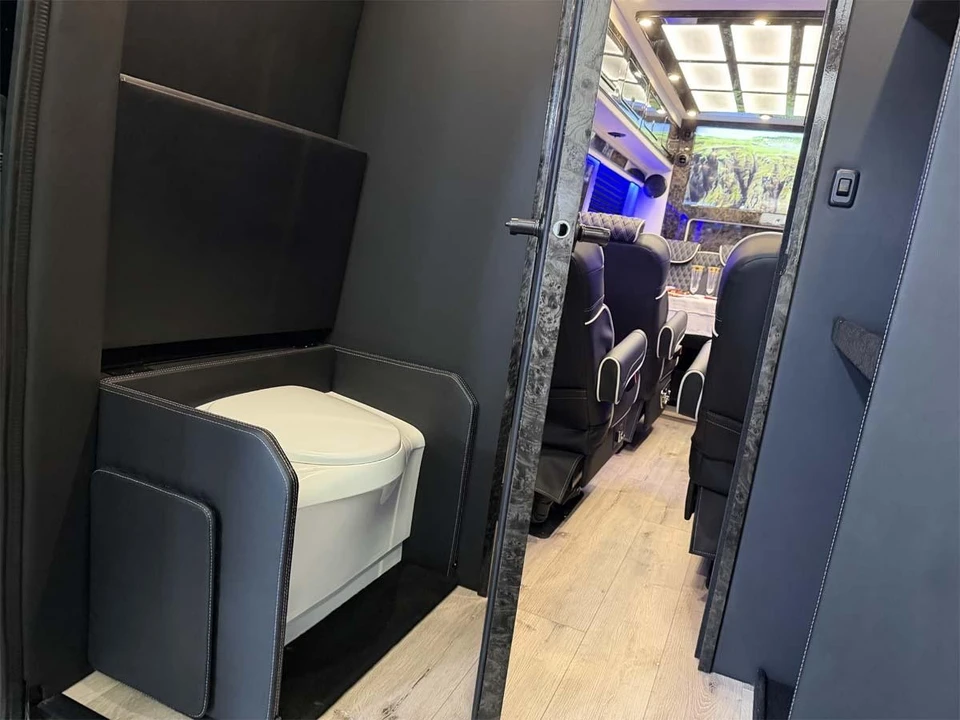 2024 Mercedes-Benz VS30 Sprinter - Image 10 of 21
