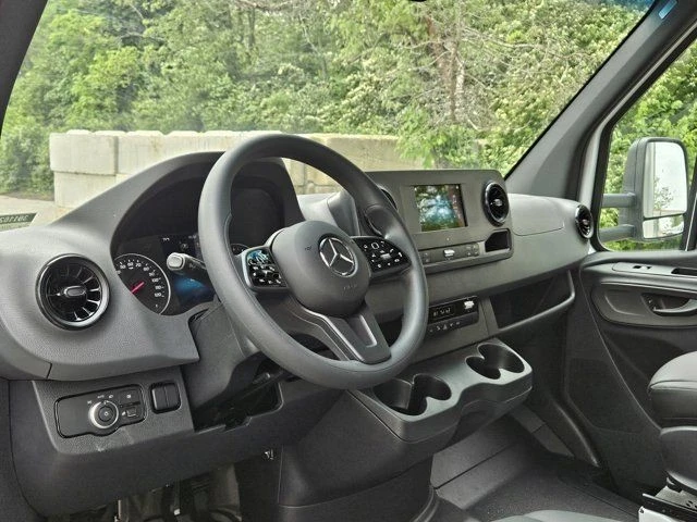 2024 Mercedes-Benz VS30 Sprinter - Image 10 of 12