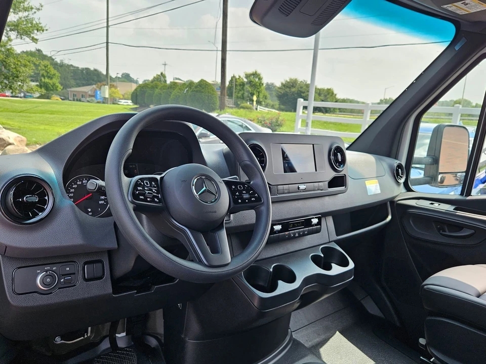 2024 Mercedes-Benz VS30 Sprinter - Image 17 of 21