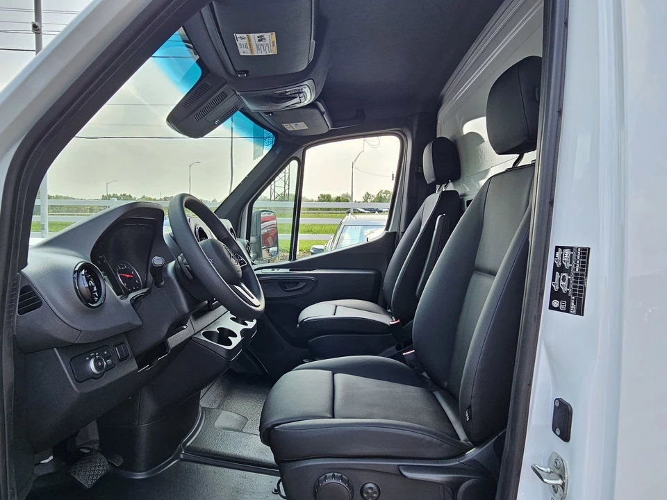 2024 Mercedes-Benz VS30 Sprinter - Image 2 of 12