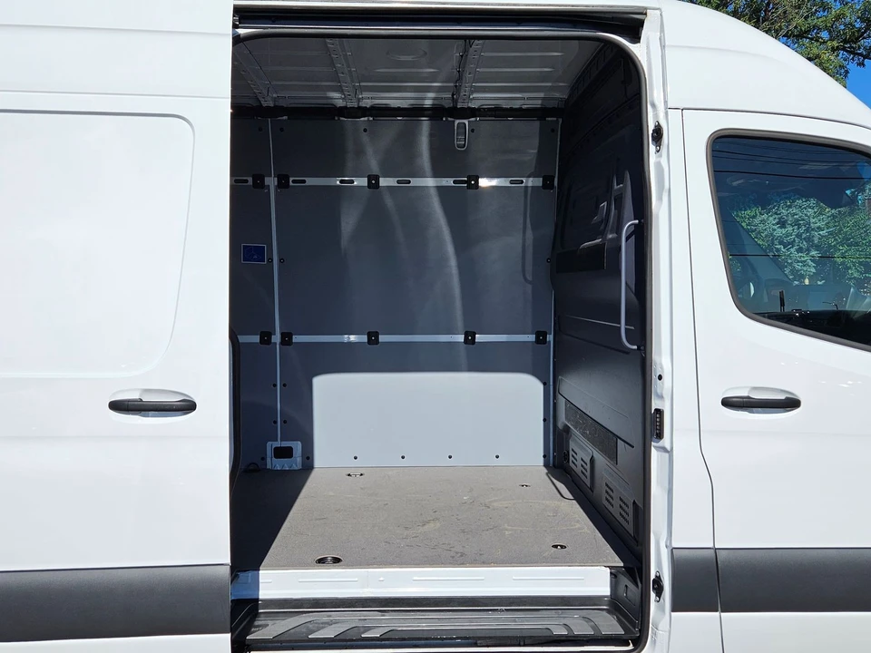 2024 Mercedes-Benz VS30 Sprinter - Image 2 of 12