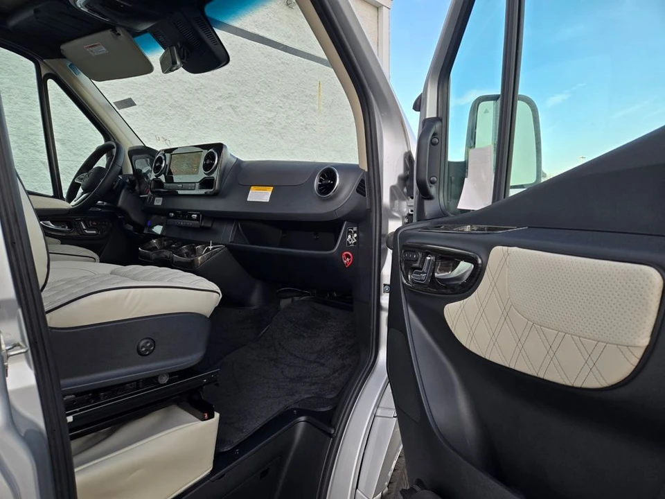 2024 Mercedes-Benz VS30 Sprinter - Image 17 of 21