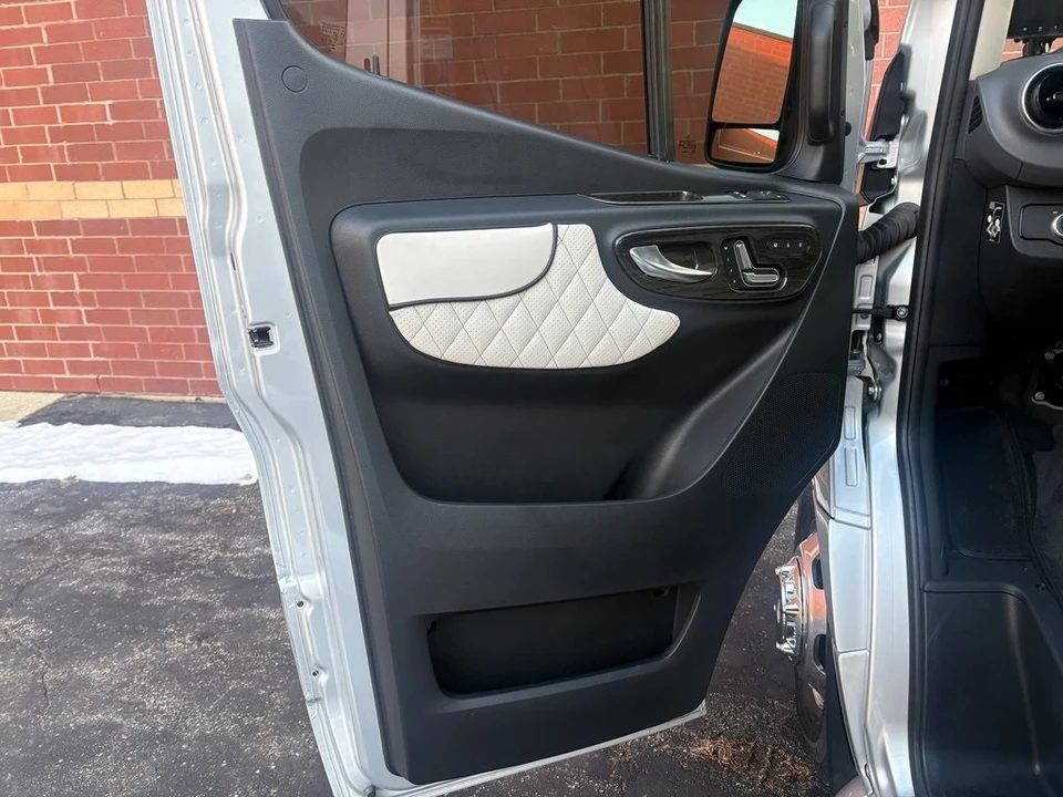 2024 Mercedes-Benz VS30 Sprinter - Image 5 of 12