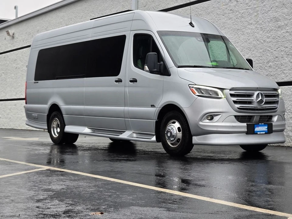 2024 Mercedes-Benz VS30 Sprinter - Image 2 of 12