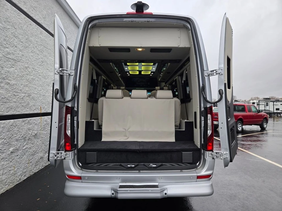 2024 Mercedes-Benz VS30 Sprinter - Image 11 of 12
