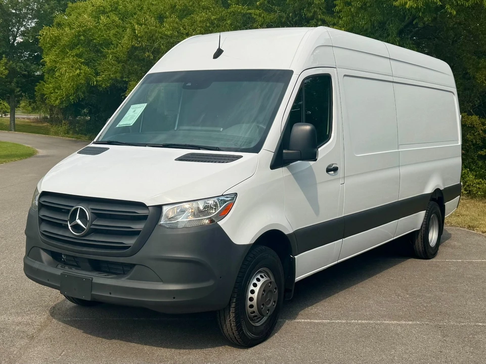 2024 Mercedes-Benz VS30 Sprinter - Image 2 of 12