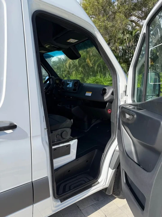 2024 Mercedes-Benz VS30 Sprinter - Image 8 of 19