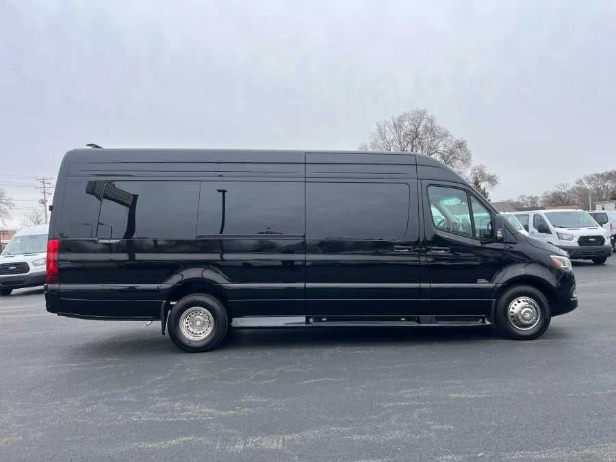 2024 Mercedes-Benz VS30 Sprinter - Image 2 of 7