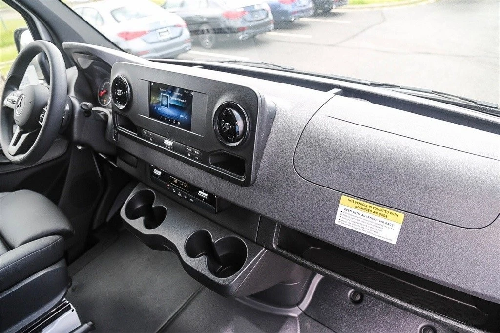 2024 Mercedes-Benz VS30 Sprinter - Image 10 of 12